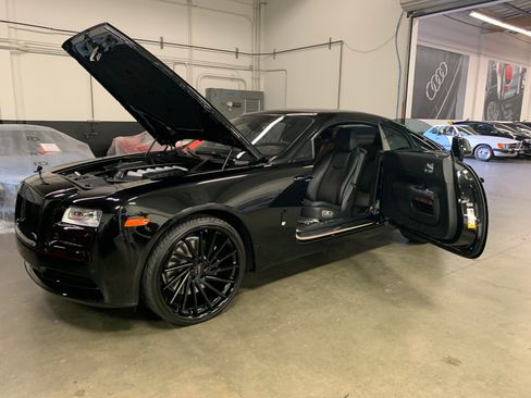 Used 2014 Rolls-Royce Wraith image 2