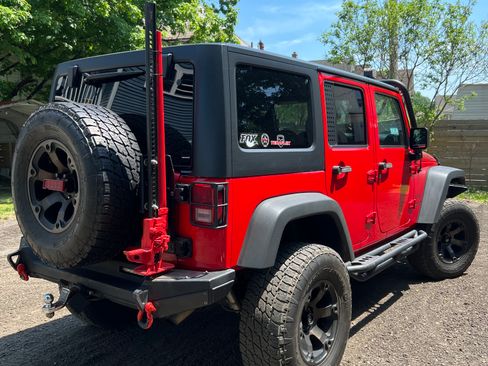 Used 2016 Jeep Wrangler Unlimited Sport w/ Connectivity Group AWD/4WD image 2