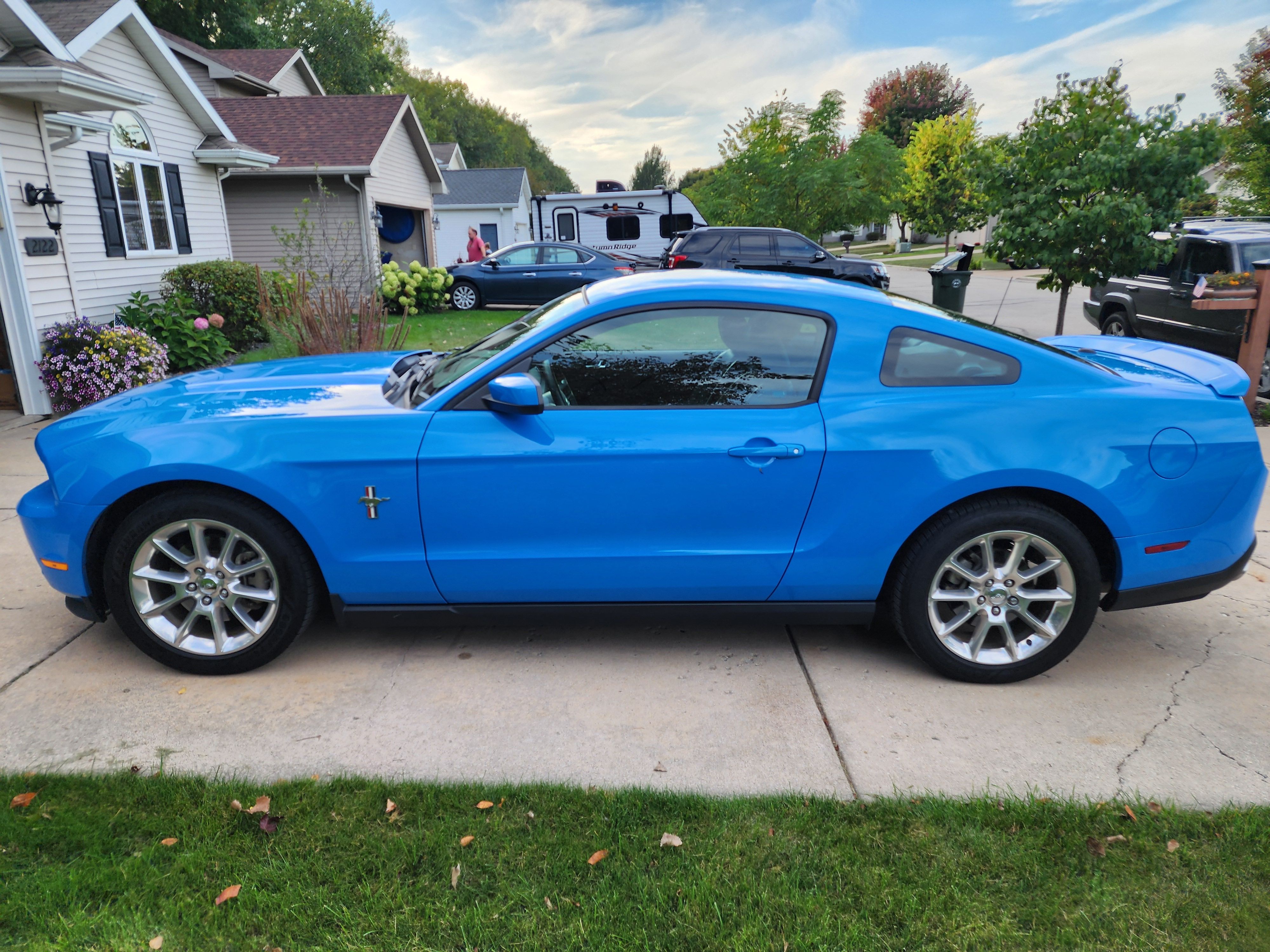 Used 2011 Ford Mustang Premium w/ 202A Rapid Spec Order Code RWD image 5