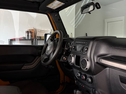 Used 2014 Jeep Wrangler Unlimited Sport AWD/4WD image 6