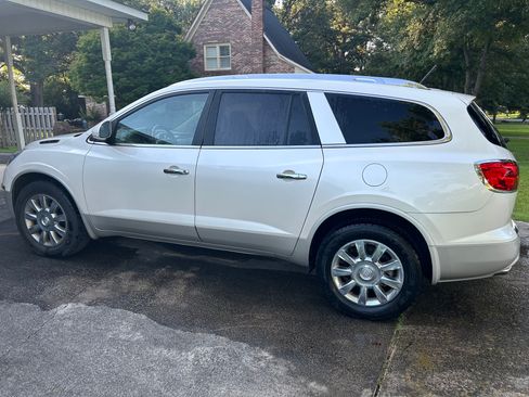 Used 2011 Buick Enclave CXL w/ Trailering Provision Package FWD image 4