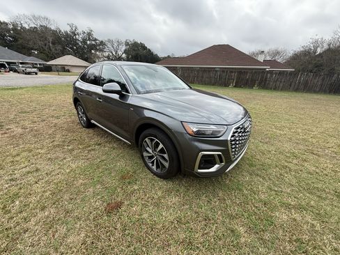 Used 2023 Audi Q5 2.0T Premium w/ Convenience Package image 4