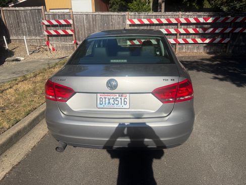 Used 2014 Volkswagen Passat TDI SE FWD image 12