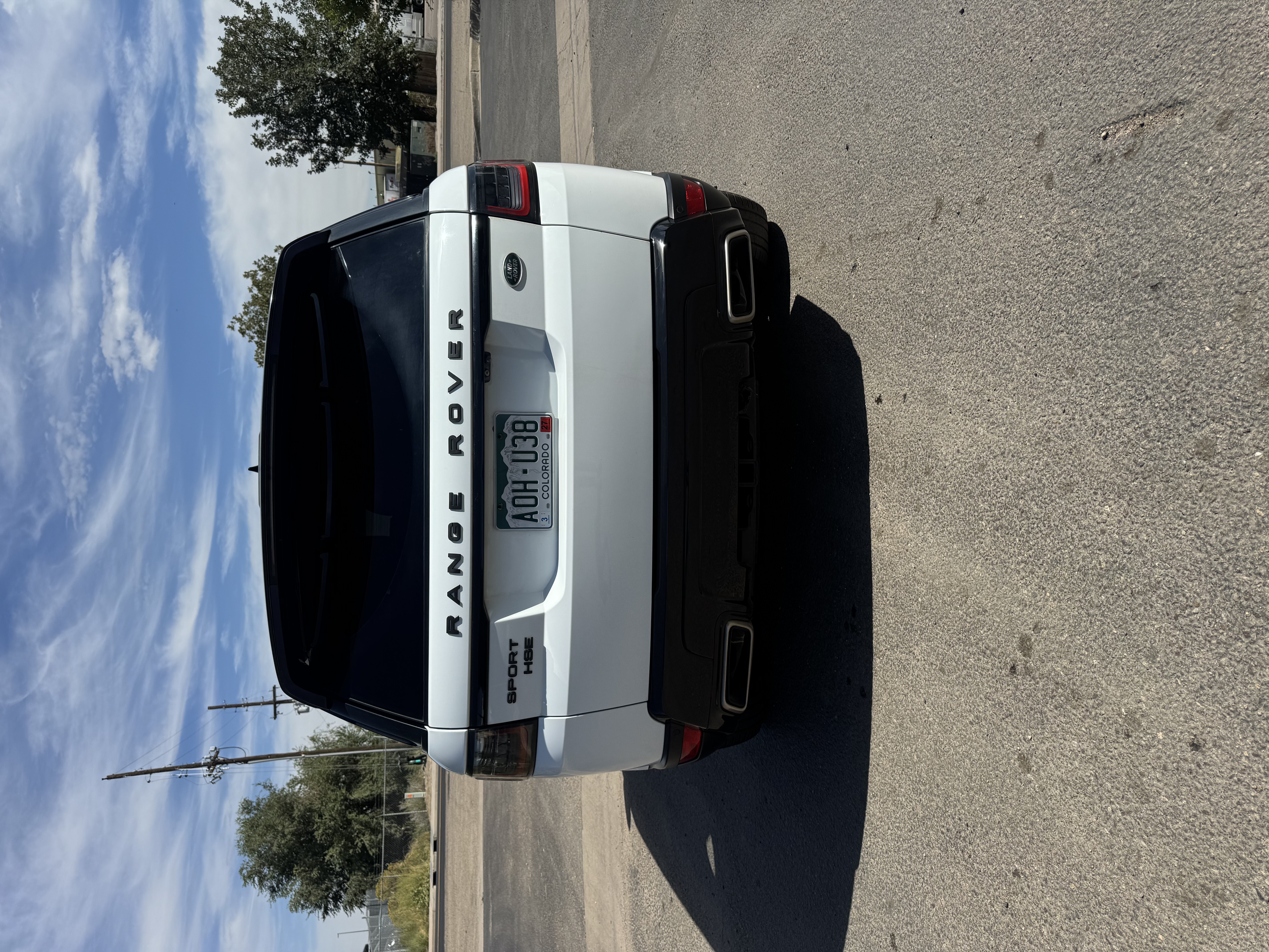 Used 2018 Land Rover Range Rover Sport SE AWD/4WD image 2