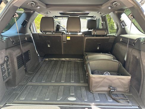 Used 2020 Land Rover Discovery HSE Luxury image 23