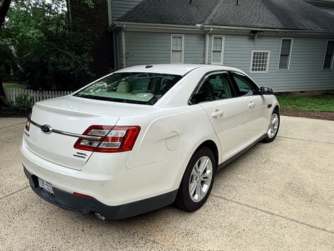 Used 2013 Ford Taurus SEL FWD image 25