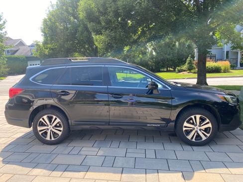 Used 2019 Subaru Outback 3.6R Limited AWD/4WD image 4