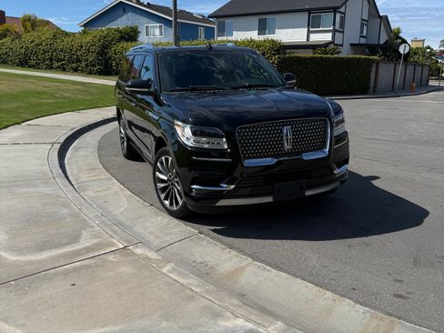 Used 2018 Lincoln Navigator Select image 12