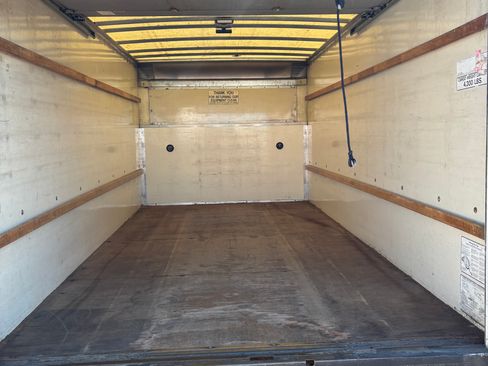 Used 2008 Ford E-350 and Econoline 350 Super Duty RWD image 6