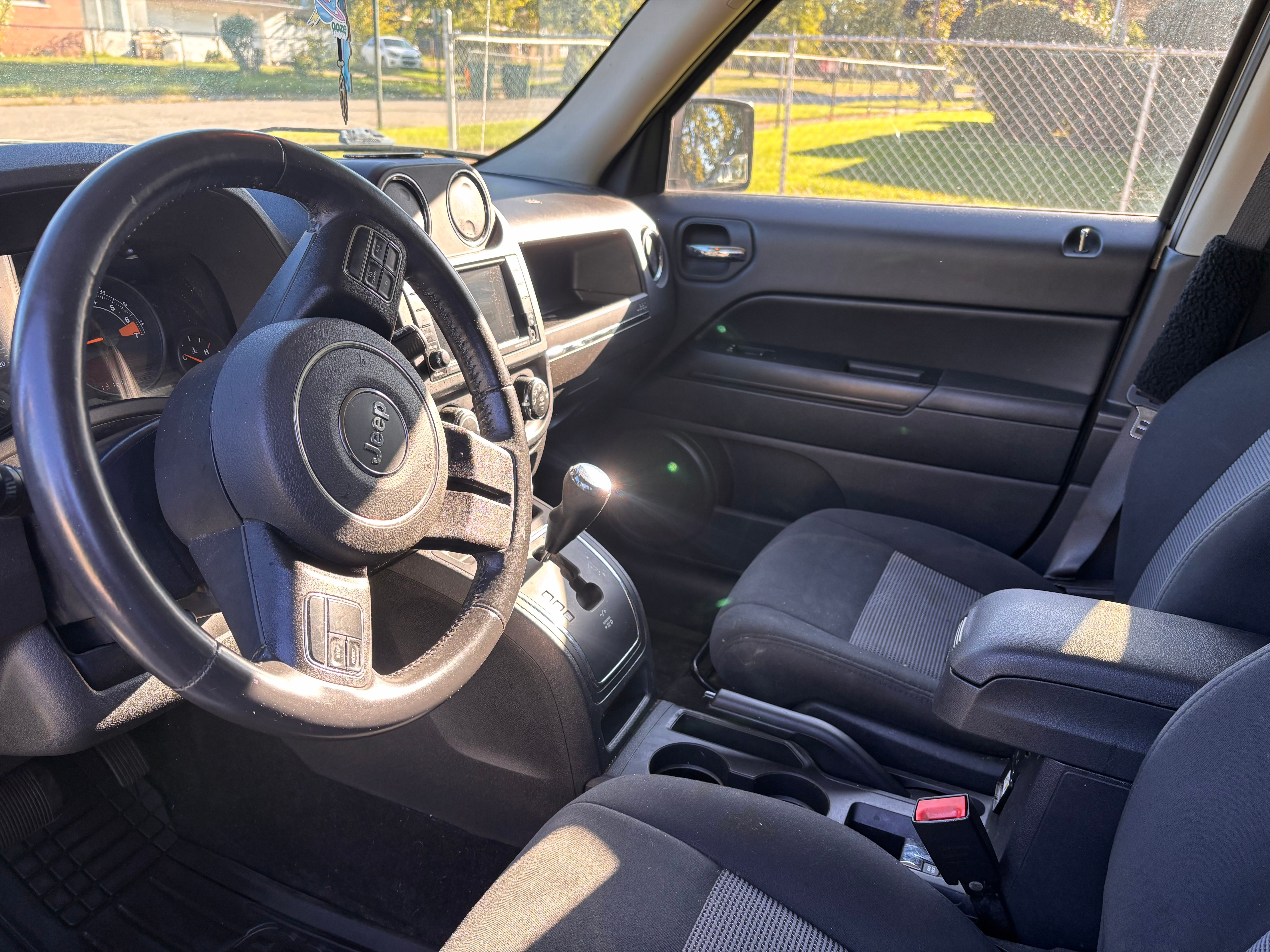 Used 2015 Jeep Patriot Latitude w/ All Weather Capability Group AWD/4WD image 10