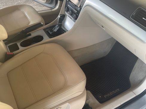 Used 2013 Volkswagen Passat 2.5 SE image 12