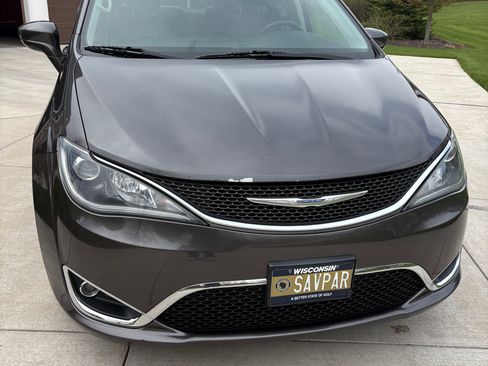 Used 2017 Chrysler Pacifica Touring-L FWD image 5