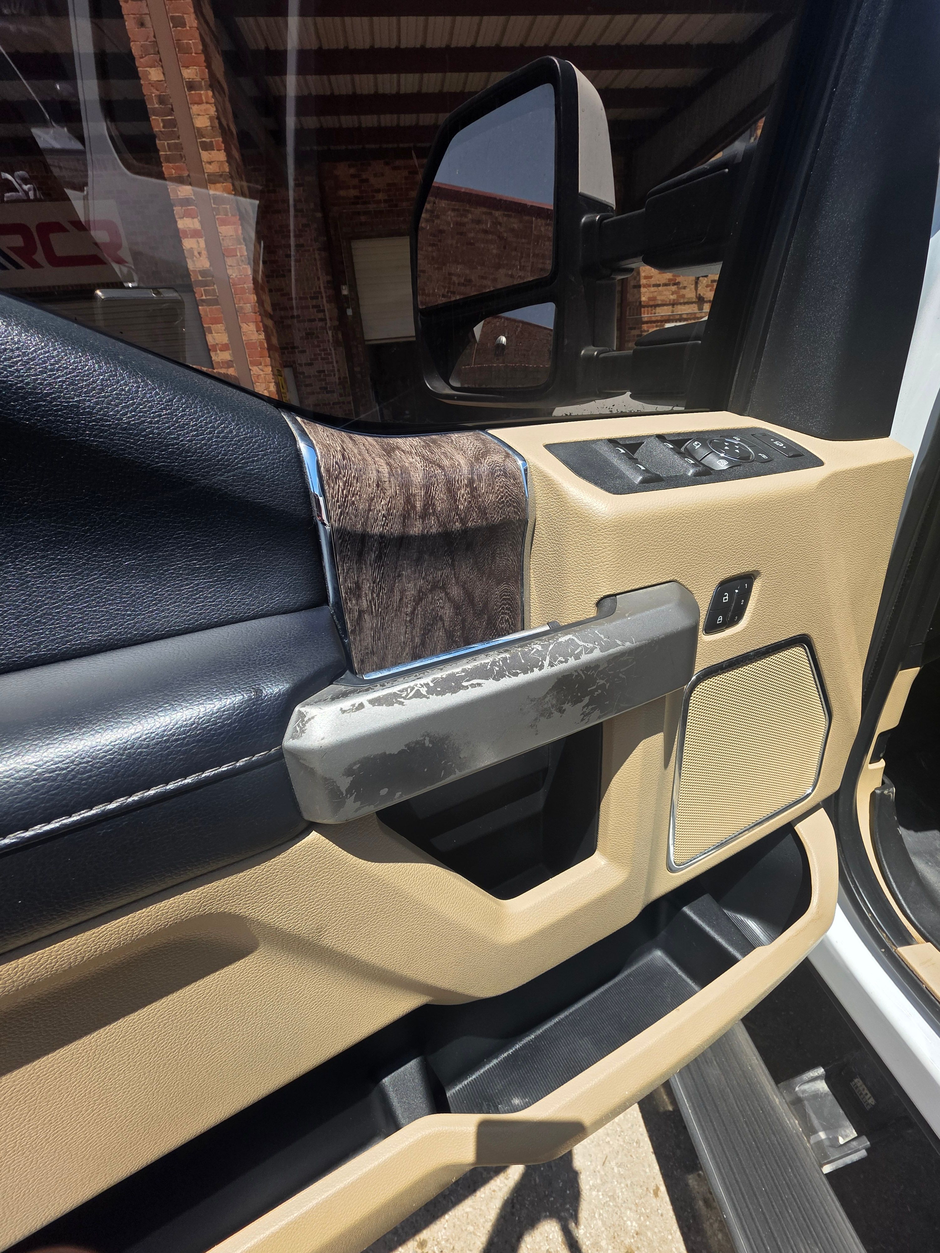 Used 2018 Ford F350 Lariat w/ Lariat Ultimate Package AWD/4WD image 32