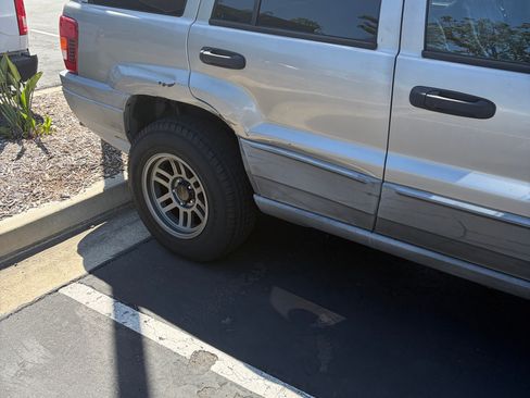 Used 2001 Jeep Grand Cherokee Laredo image 2