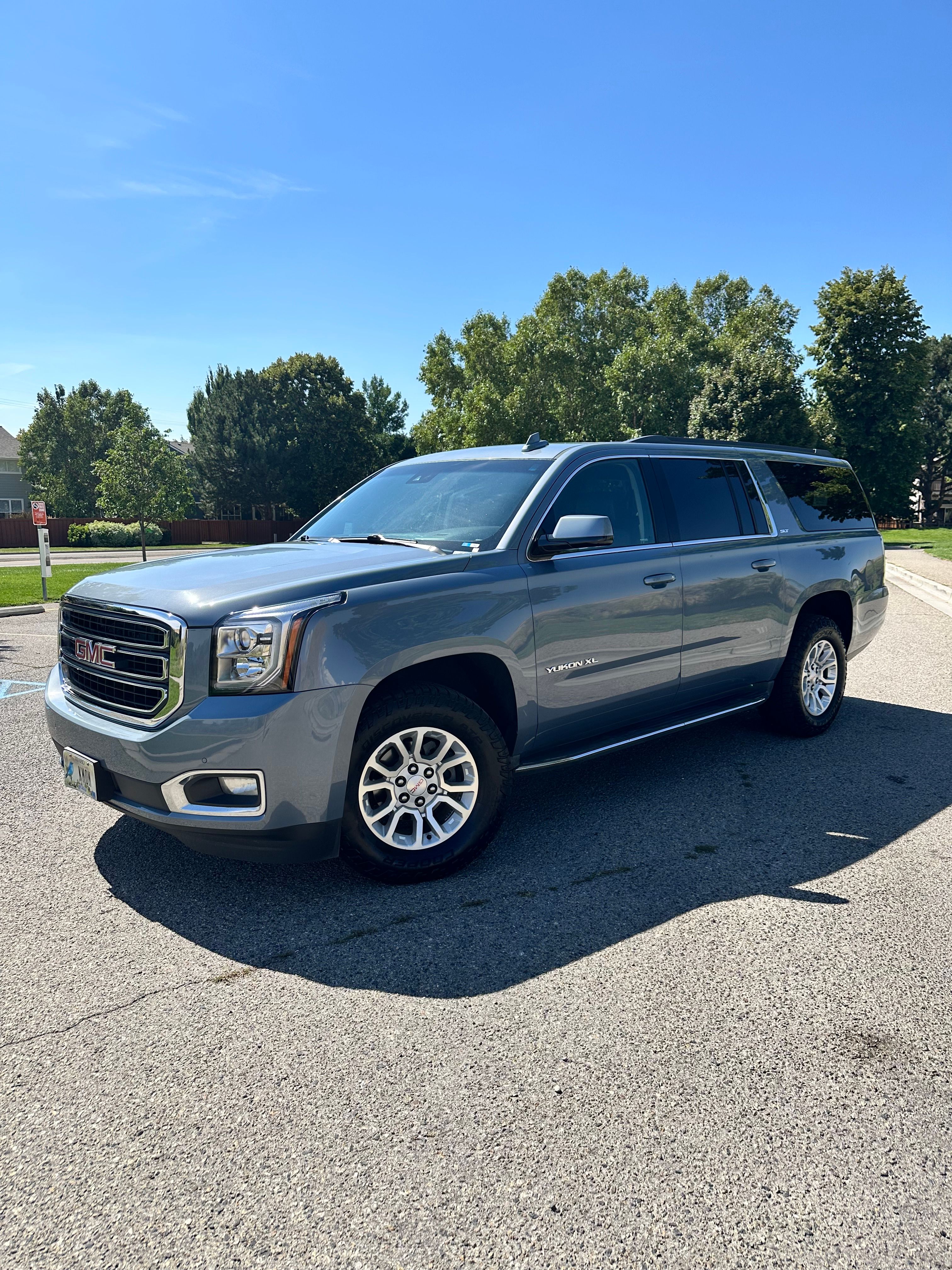 Used 2016 GMC Yukon XL SLT AWD/4WD image 1