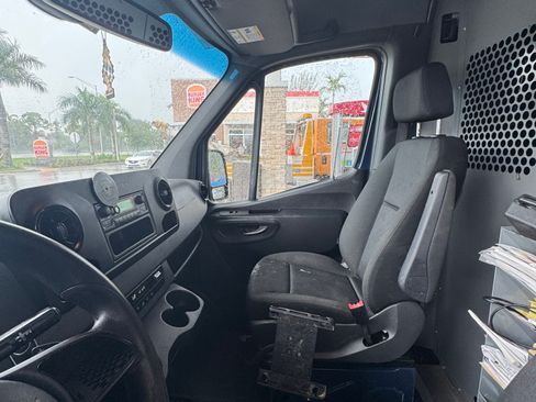 Used 2021 Mercedes-Benz Sprinter 2500 image 19