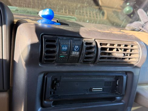 Used 2002 Jeep Wrangler Sahara image 11