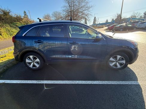 Used 2018 Kia Niro LX image 11