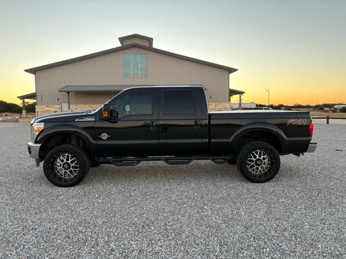 Used 2015 Ford F250 Lariat w/ Lariat Ultimate Package image 5