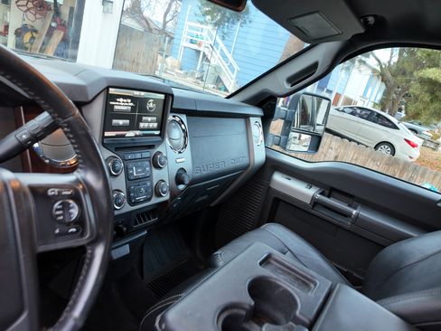 Used 2016 Ford F250 Lariat w/ Lariat Interior Package image 17