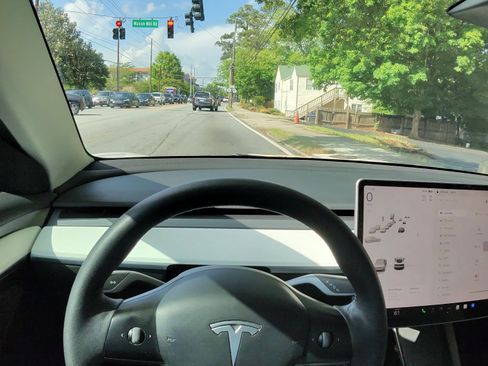 Used 2022 Tesla Model 3 RWD image 1