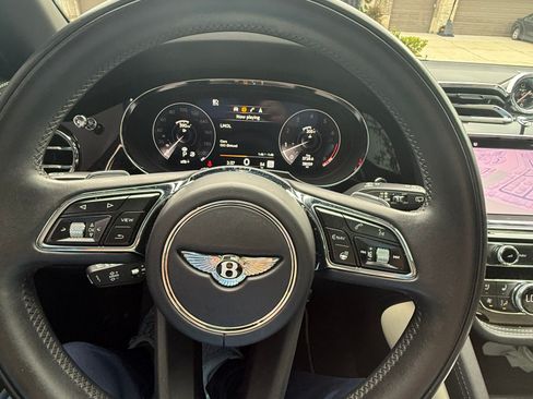 Used 2021 Bentley Bentayga image 9