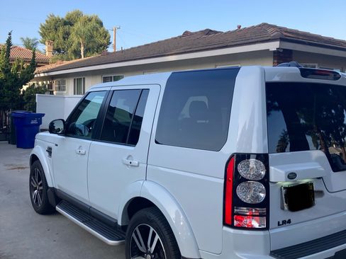 Used 2015 Land Rover LR4 HSE LUX AWD/4WD image 4