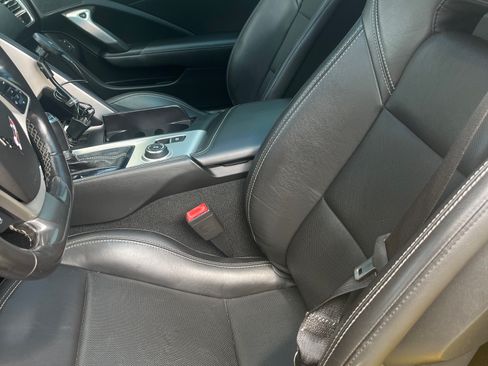 Used 2019 Chevrolet Corvette Stingray Coupe w/ 1LT RWD image 10