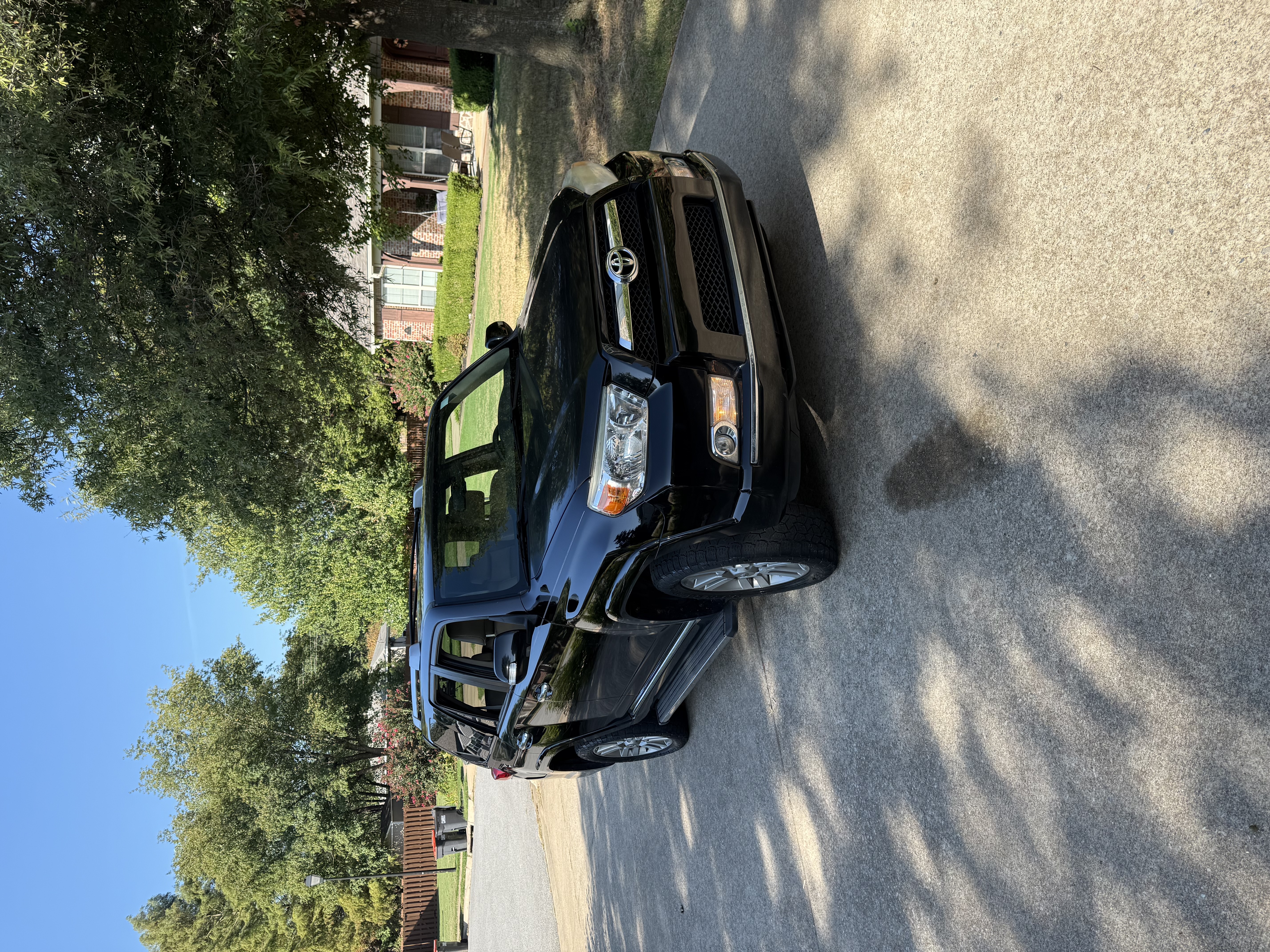 Used 2010 Toyota 4Runner Limited AWD/4WD image 1