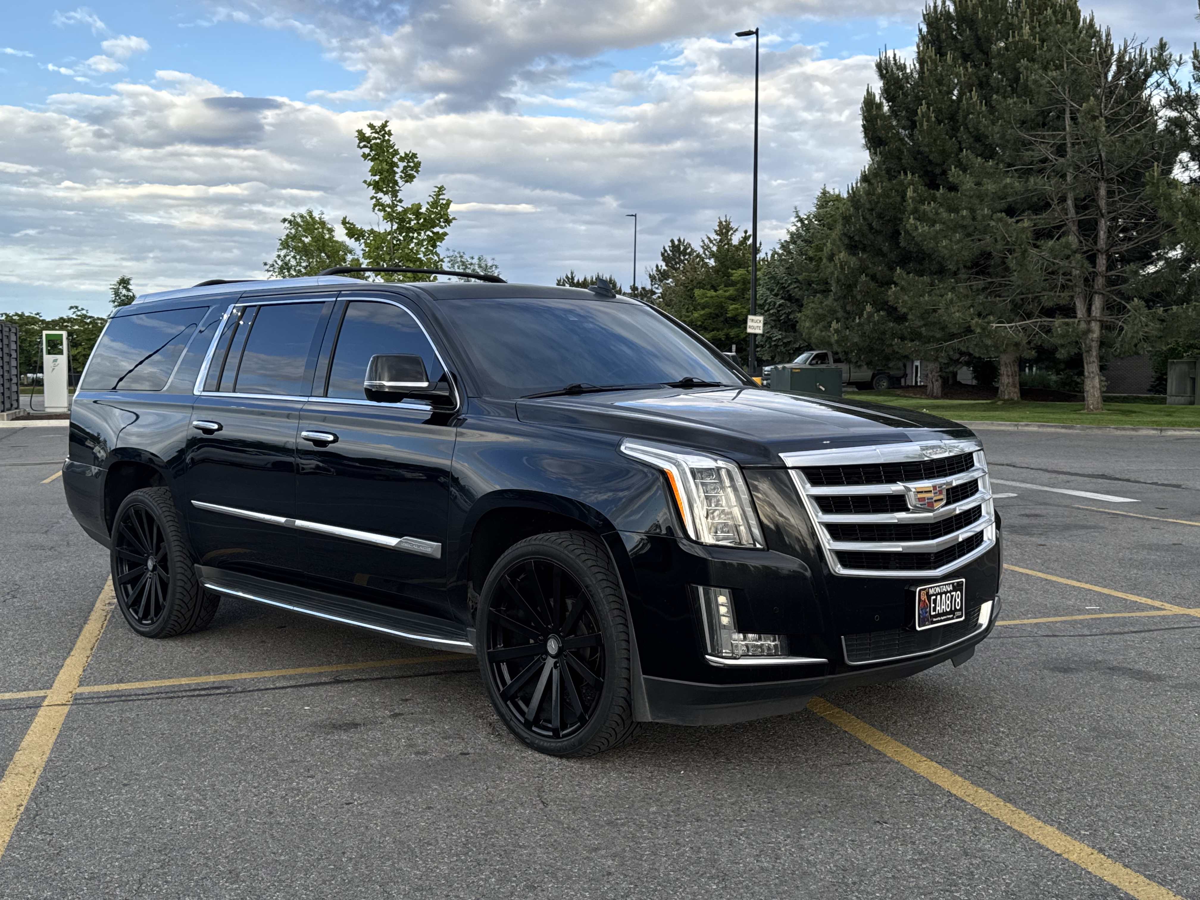 Used 2016 Cadillac Escalade ESV Premium AWD/4WD image 2