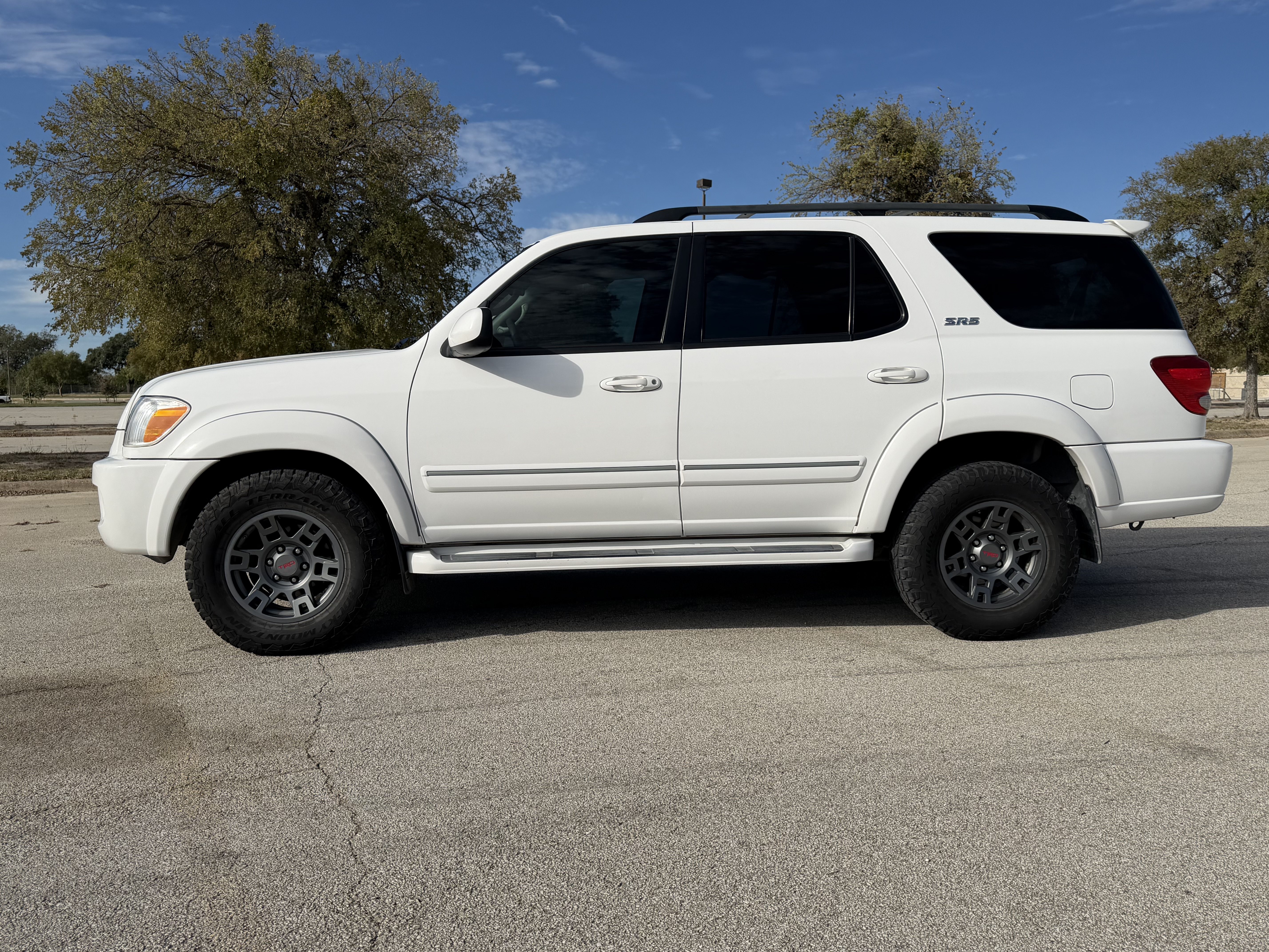 Used 2005 Toyota Sequoia SR5 AWD/4WD image 4