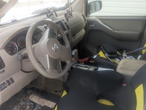 Used 2010 Nissan Pathfinder S image 2