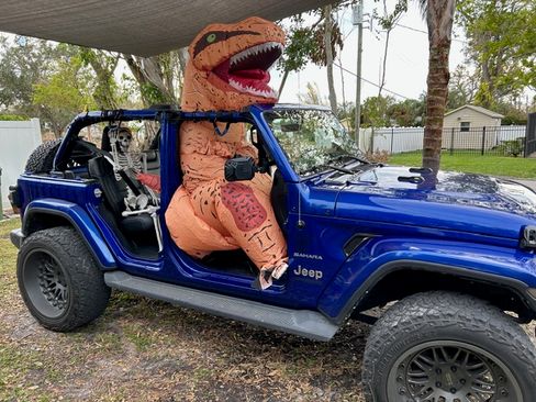 Used 2020 Jeep Wrangler Unlimited Sahara w/ Uconnect 4C Nav & Sound Group image 10