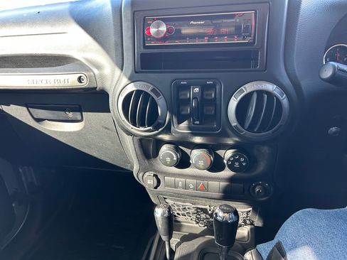 Used 2016 Jeep Wrangler Unlimited Sport image 16