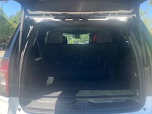 Used 2023 Chevrolet Suburban Premier image 11
