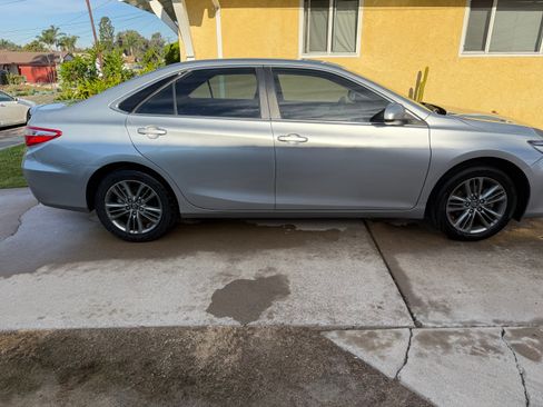 Used 2017 Toyota Camry SE image 6