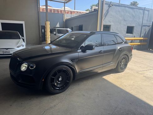 Used 2017 Bentley Bentayga image 10