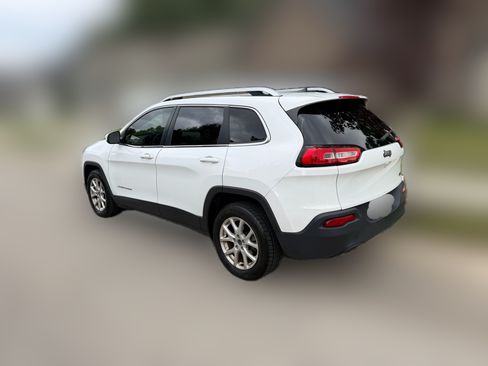Used 2016 Jeep Cherokee Latitude w/ Cold Weather Group FWD image 5