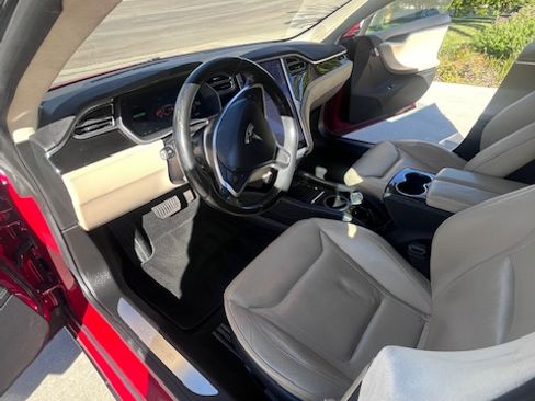 Used 2015 Tesla Model S 85D image 9