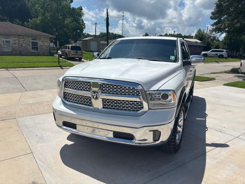 Used 2018 RAM 1500 Laramie AWD/4WD image 4