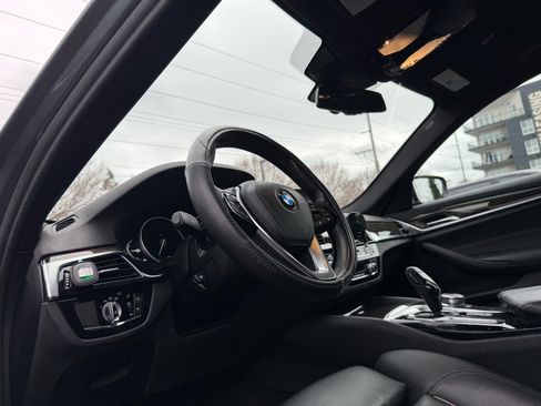 Used 2019 BMW 530i w/ Convenience Package image 9