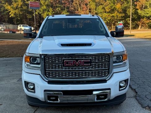 Used 2019 GMC Sierra 3500 Denali w/ Duramax Plus Package image 2