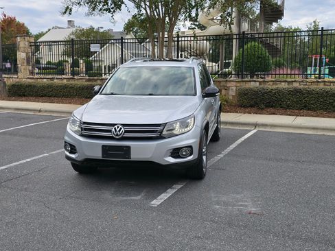 Used 2017 Volkswagen Tiguan Sport image 23