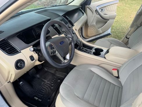Used 2018 Ford Taurus SE FWD image 10