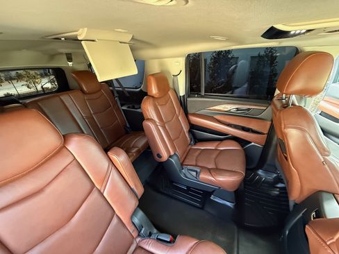 Used 2019 Cadillac Escalade ESV Premium Luxury image 12