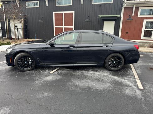 Used 2019 BMW 740i xDrive w/ Executive Package image 8