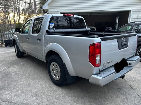 Used 2018 Nissan Frontier SV image 8