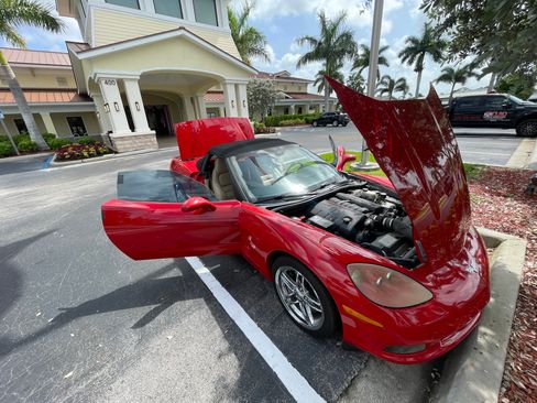Used 2006 Chevrolet Corvette Convertible w/ Preferred Equipment Group RWD image 5
