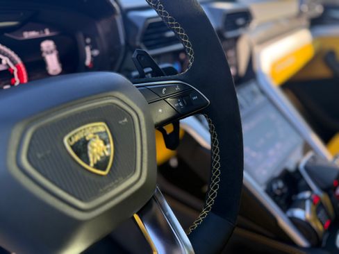 Used 2019 Lamborghini Urus image 26
