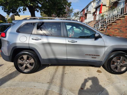 Used 2016 Jeep Cherokee 75th Anniversary AWD/4WD image 11
